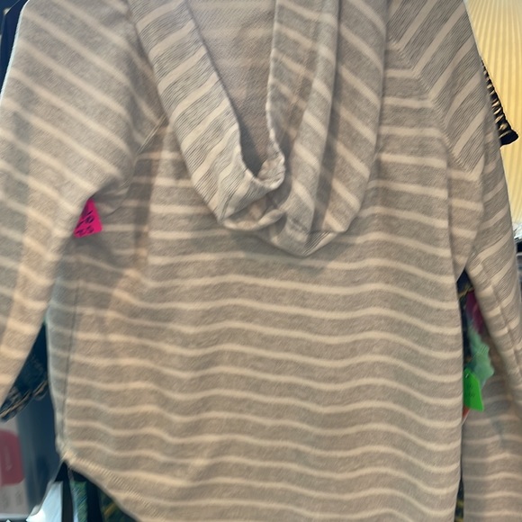 Ucluelet west coast BC hoodie, size large - Picture 4 of 7